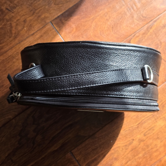 Elegant Black Crossbody Bag - Picture 7 of 14